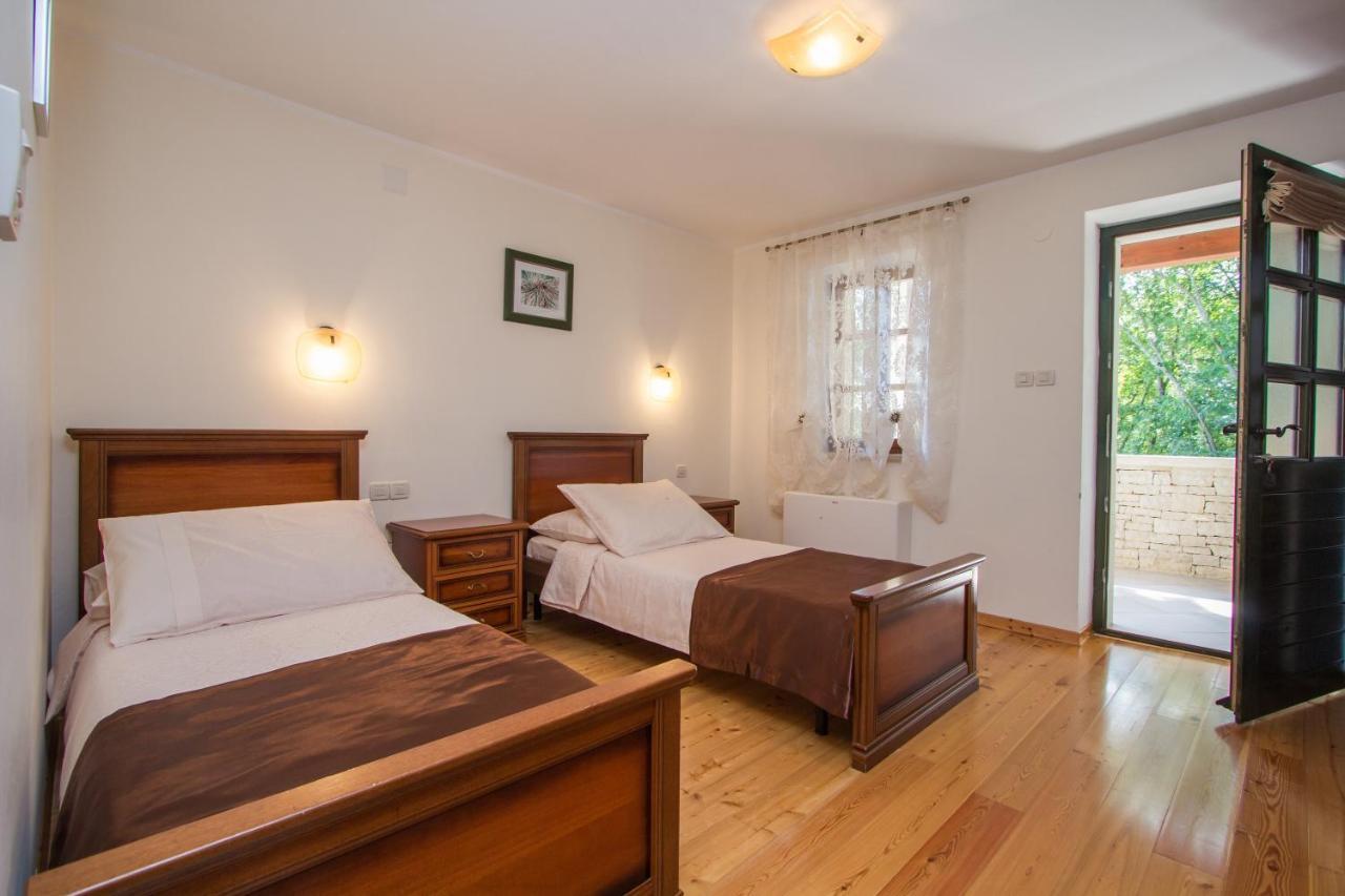 Villa Kringa Tinjan Esterno foto