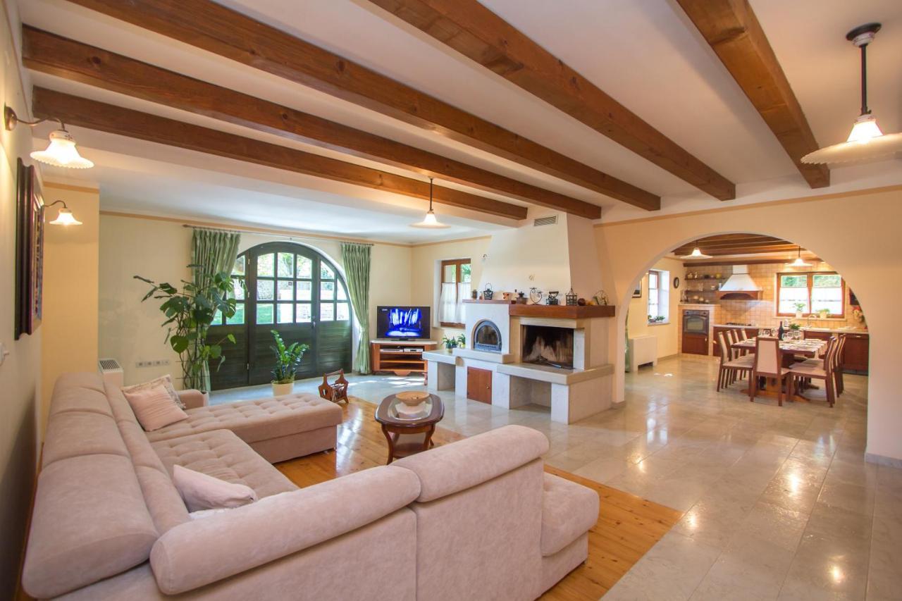 Villa Kringa Tinjan Esterno foto