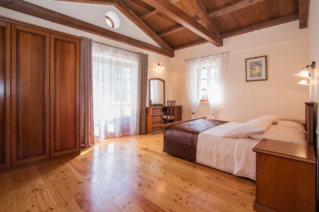 Villa Kringa Tinjan Esterno foto
